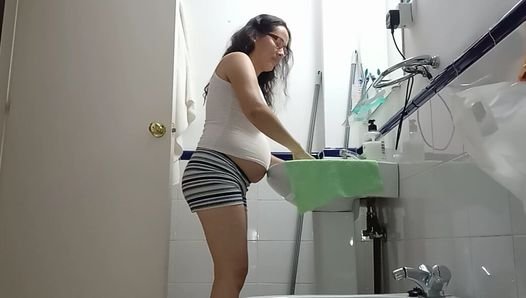Stepmom fucked at 15 weeks pregnant shares room and stepson forgot to shower.