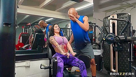 The Official Egypt, Dwayne Foxxx – A Not So Sneaky Public Gym